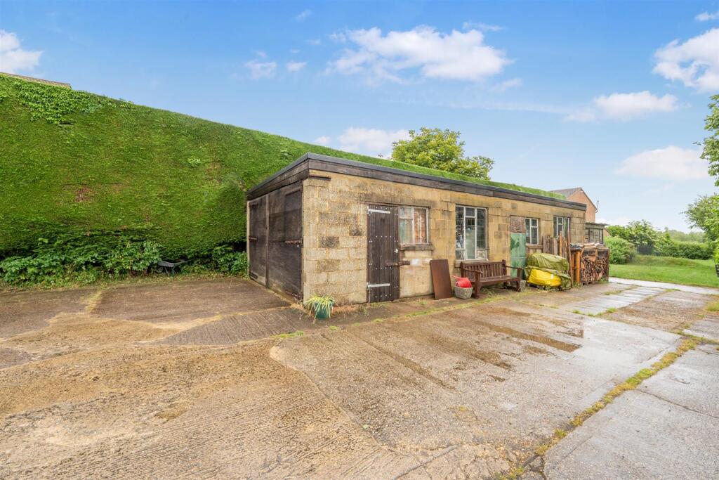 Garage &amp; Workshop