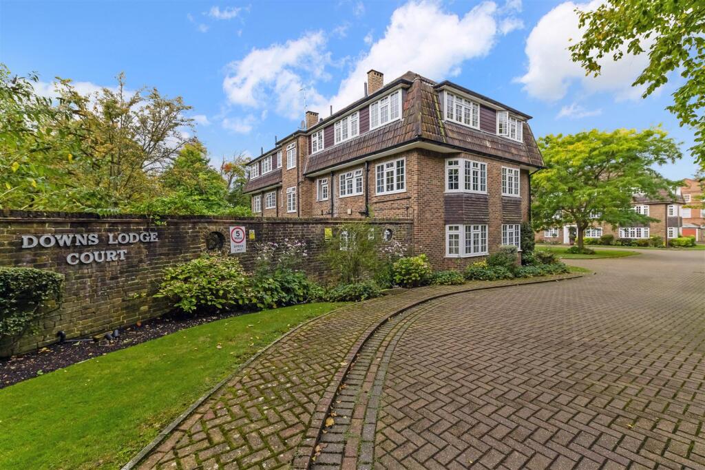 DOWNS LODGE COURT (14).jpg