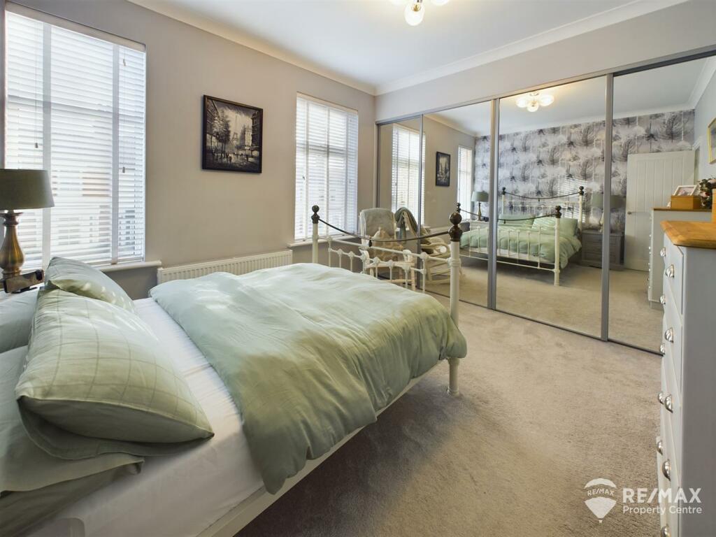 Bedroom 1.jpg