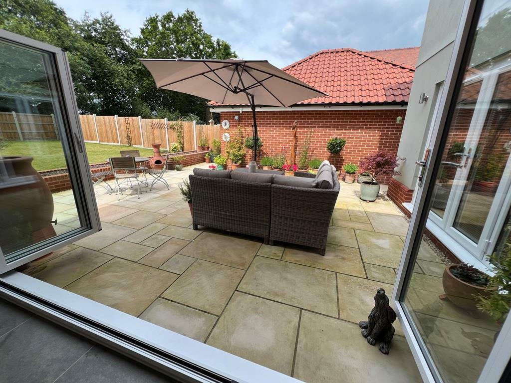 BIFOLDING DOORS TO TERRACE