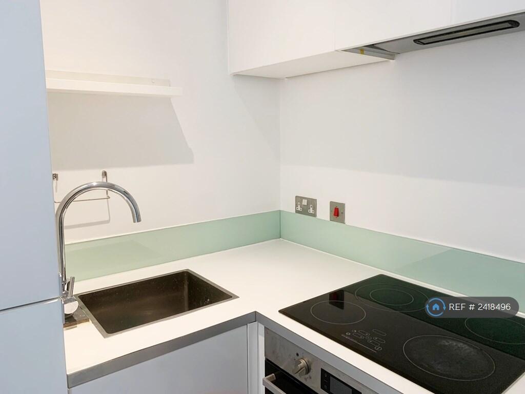 Modern Kitchen With Induction Hob, Fridge &amp; Washer