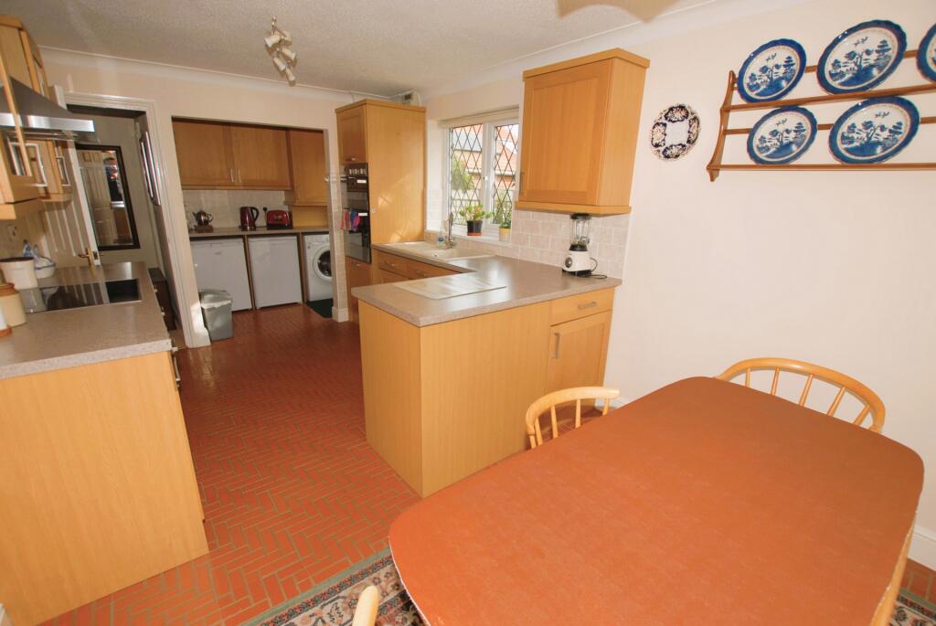 Kitchen/dining rm