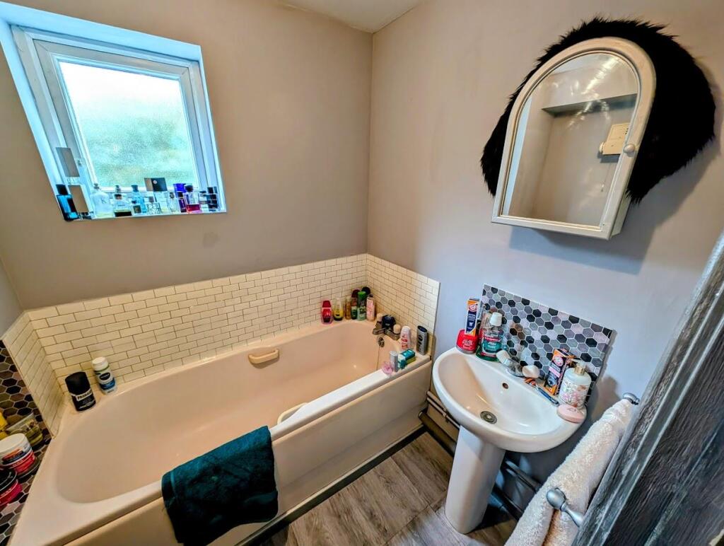 59 Home Orchard bathroom.jpg