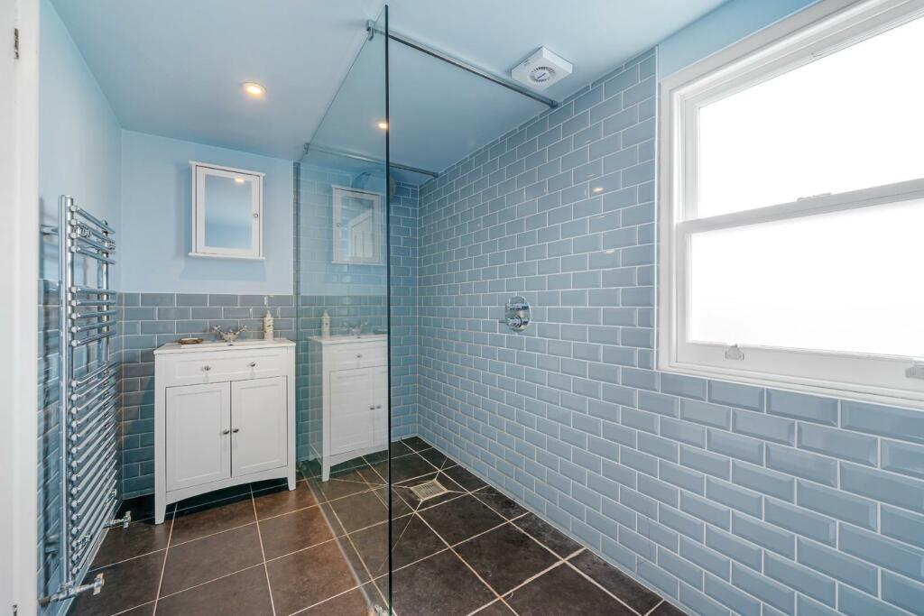 Ensuite.jpg