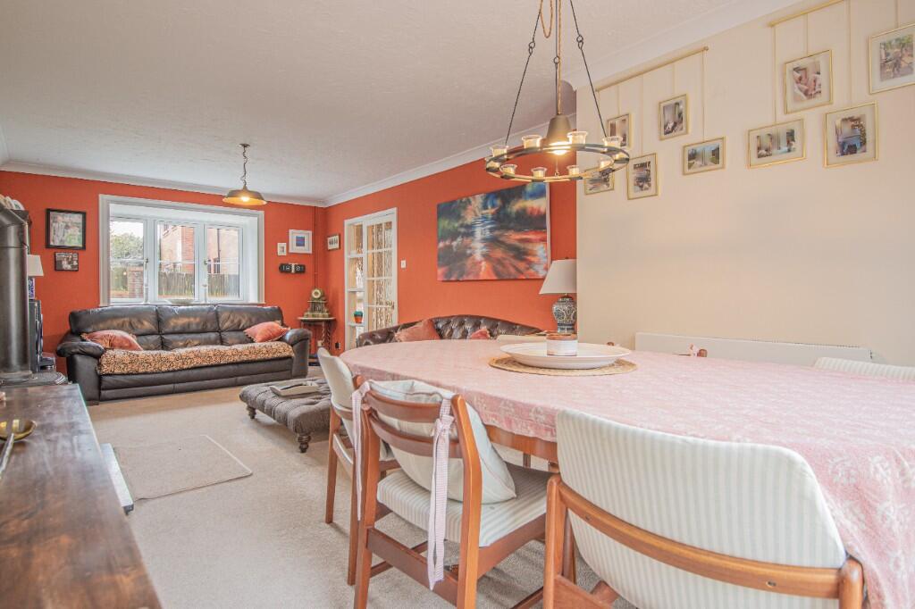 LOUNGE/DINER