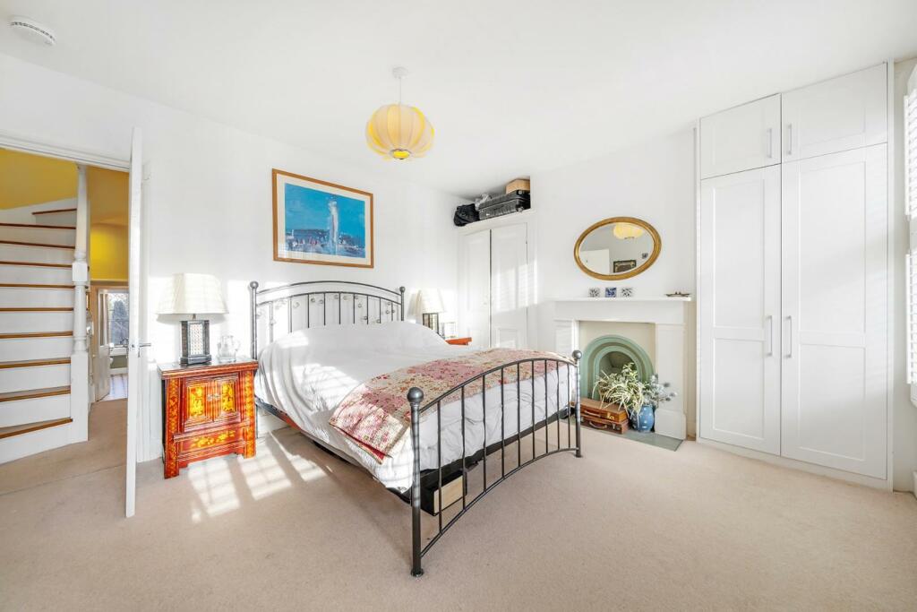 Bedroom 2 (2).jpg