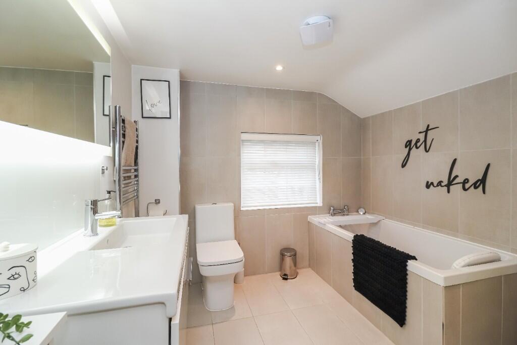 Bath/shower room