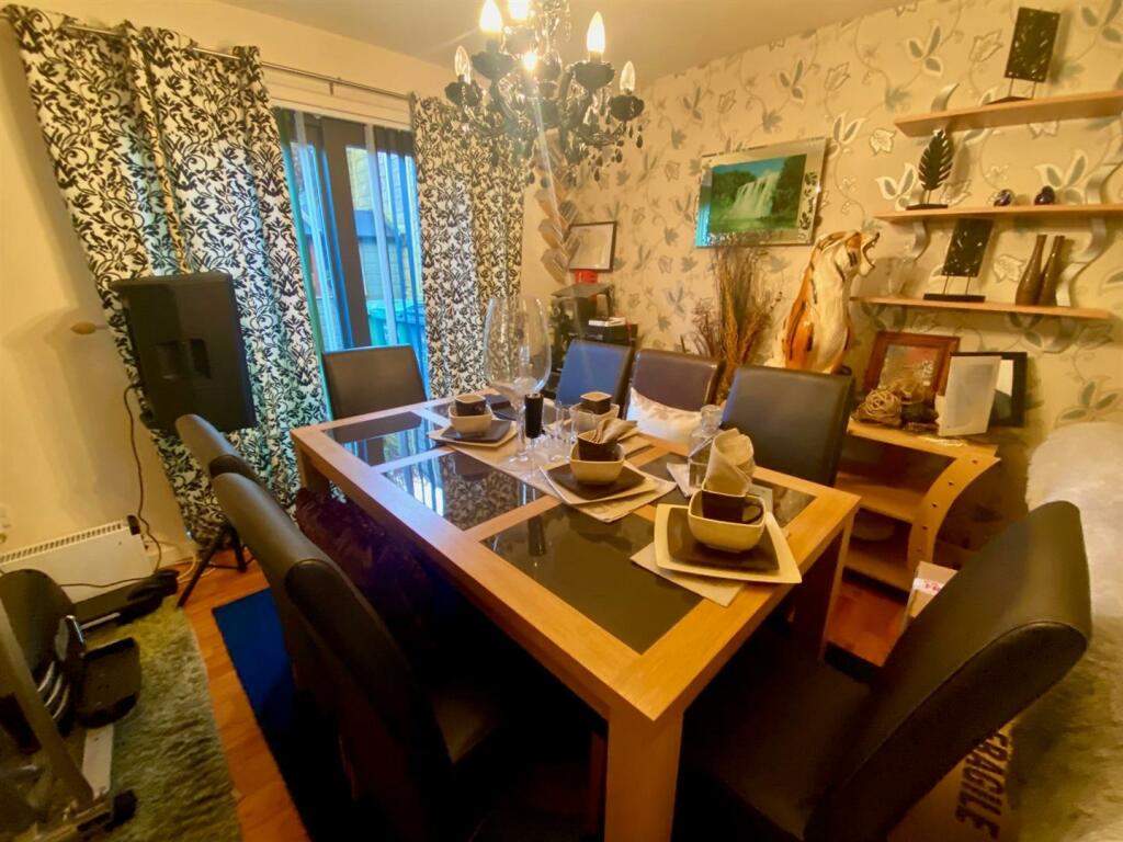 lounge 1...jpg