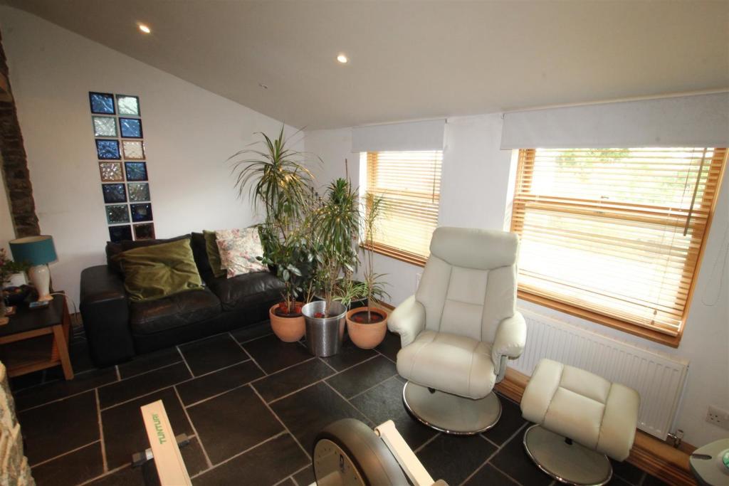 OPENING FROM LIVING ROOM TO FURTHER RECEPTION AREA