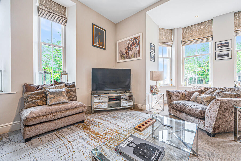 Bay Windowed Loun...