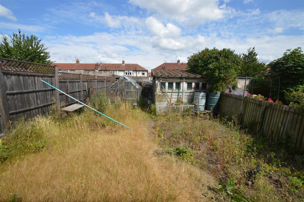 11 Milner Drive gdn sunny .JPG