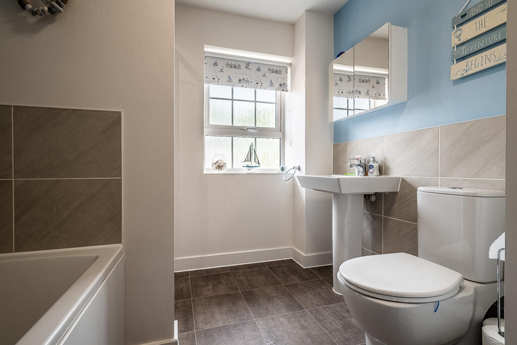 4 Celtic Close - ...