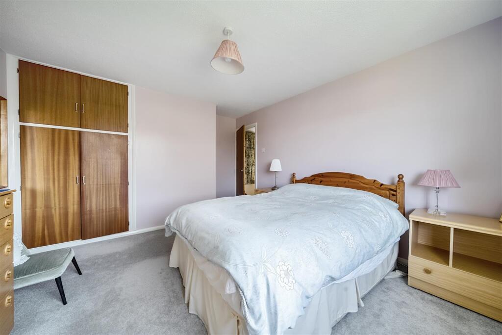 8 Orchard Close