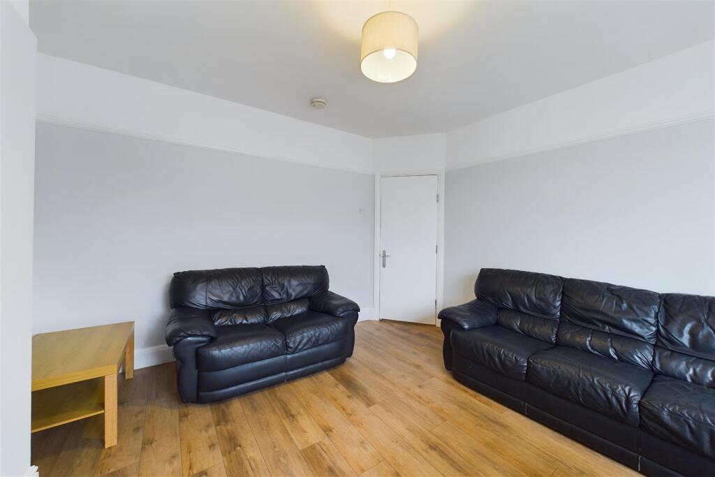 37, Kingsholm Road Southmead, Bristol, BS10 5LJ | 