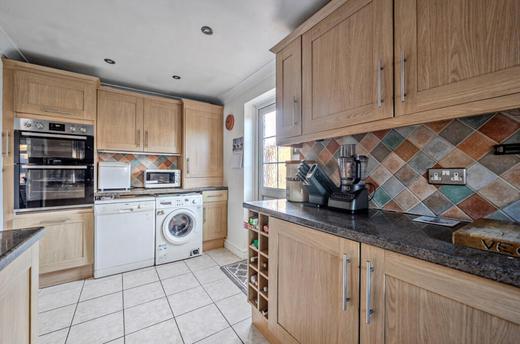 1384870-15-695b8e...