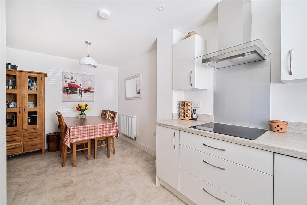 Kitchen/ Dining Room