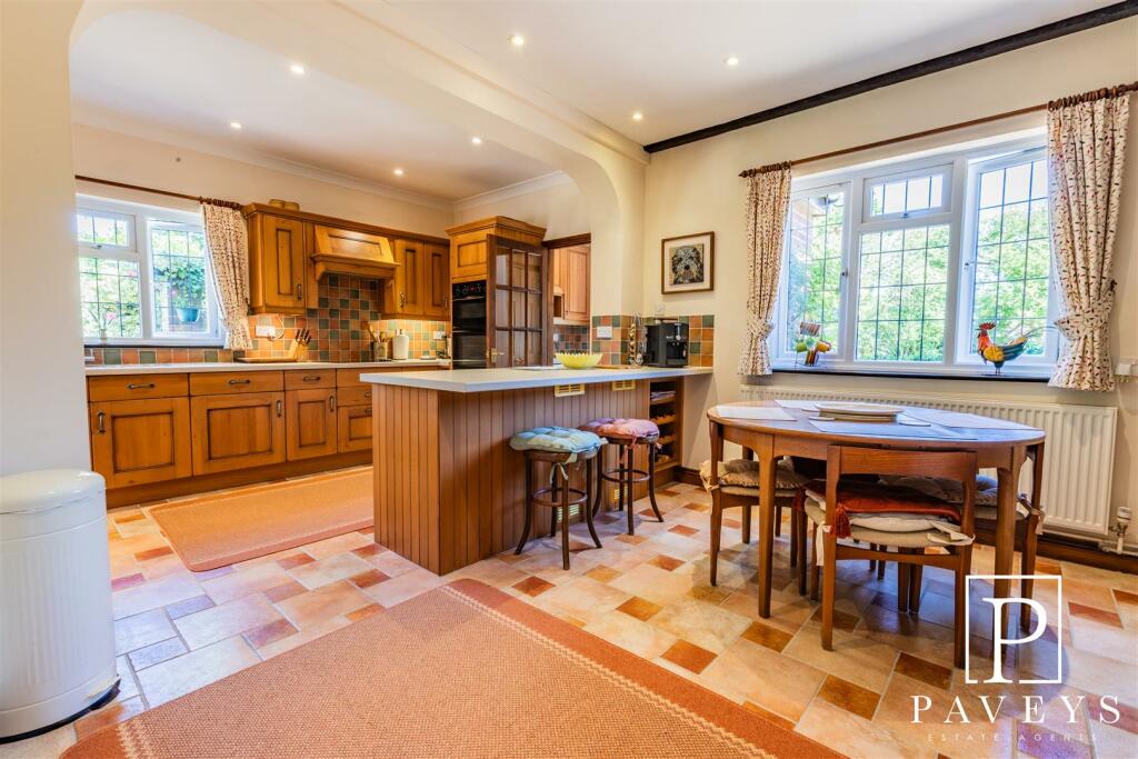 KITCHEN BREAKFAST ROOM