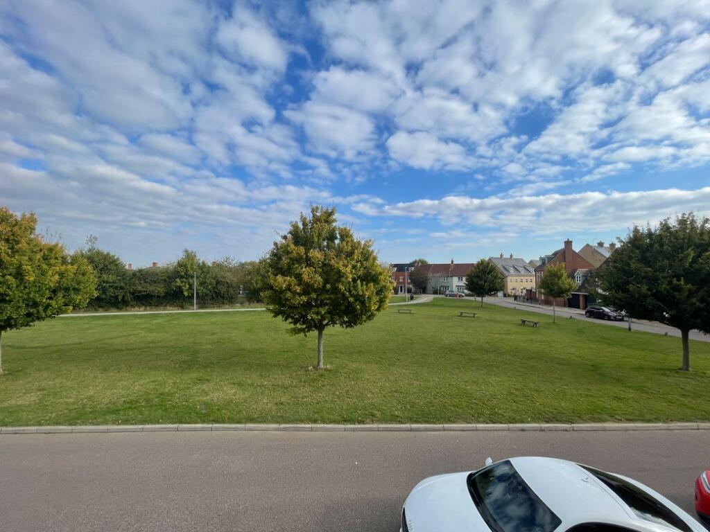 VIEWS TO FRONT