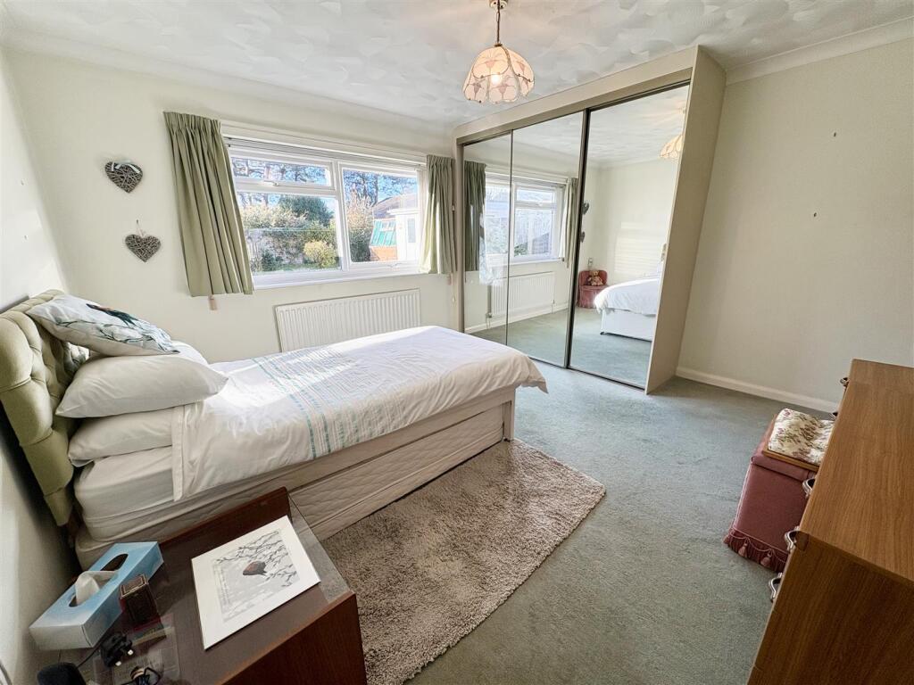 7. bed2.jpg