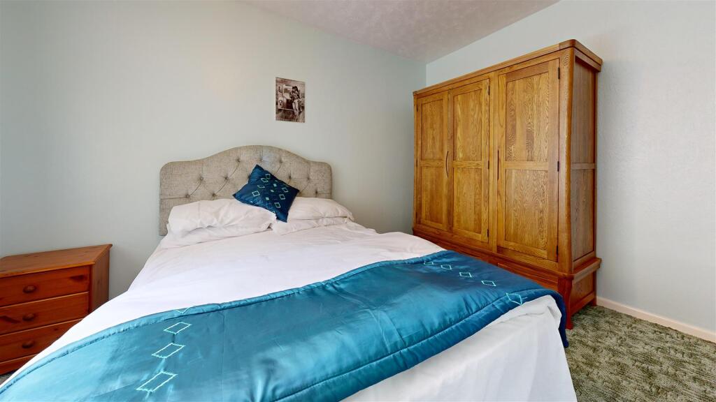 11-Weare-Close-Bedroom 3.jpg