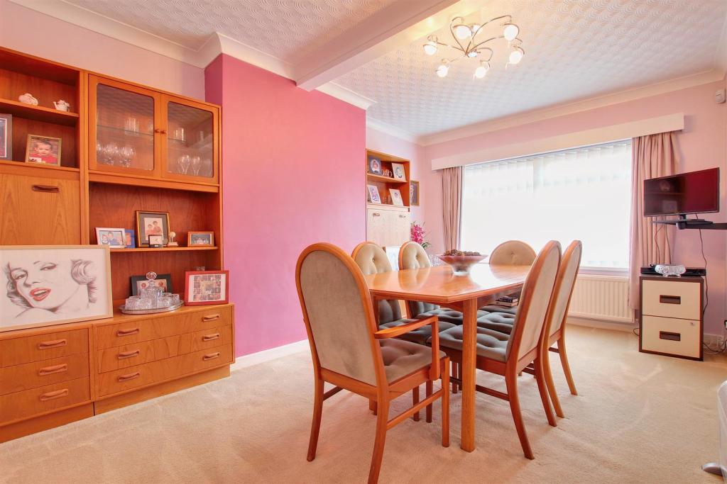 DINING ROOM (OR BED 4)