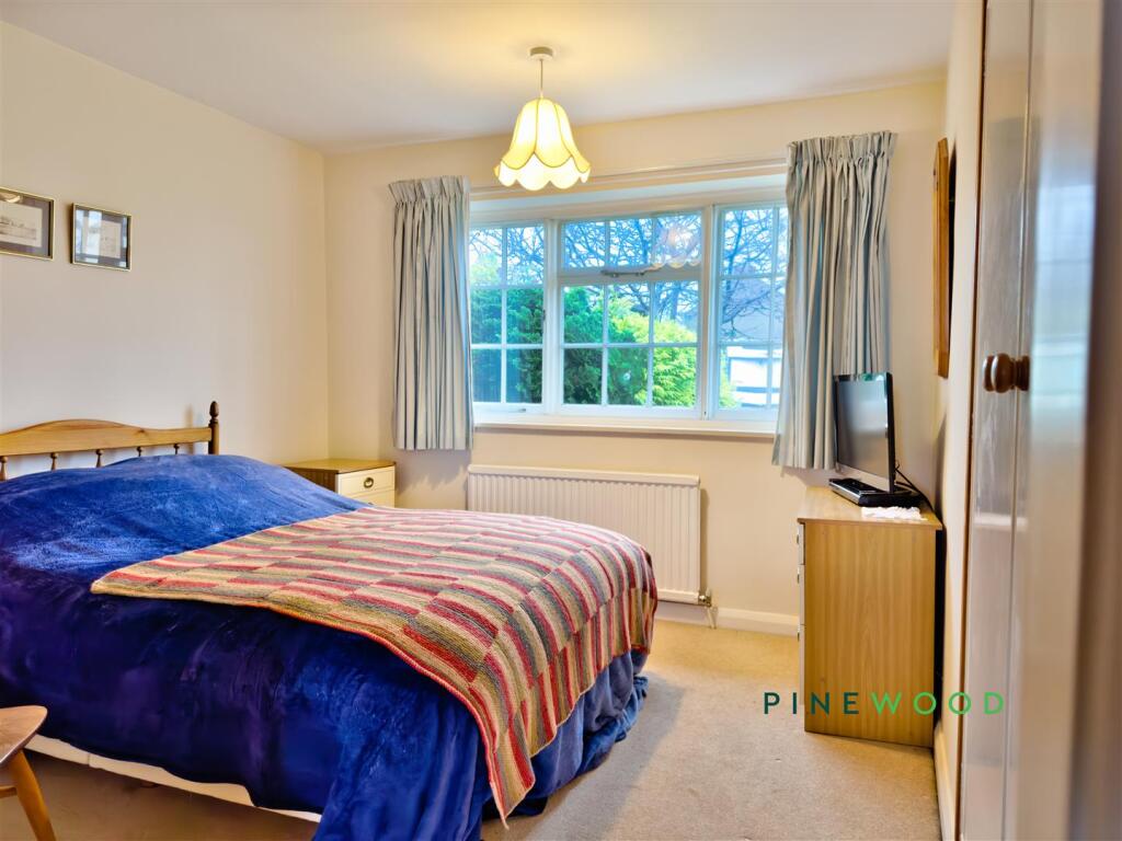 BEDROOM 2