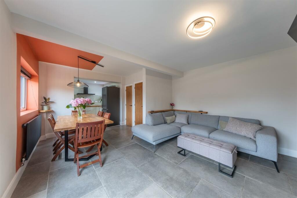 10 Churchill Drive-005.jpg