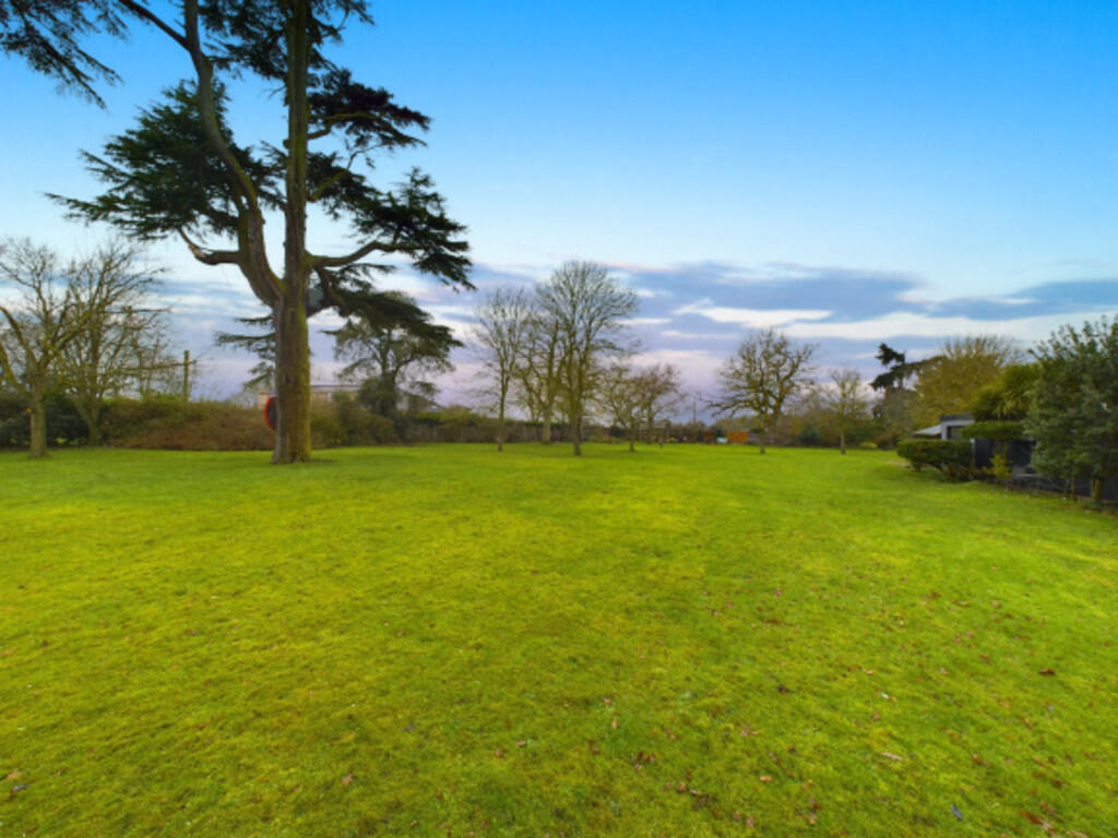 Grounds CAM02314G...