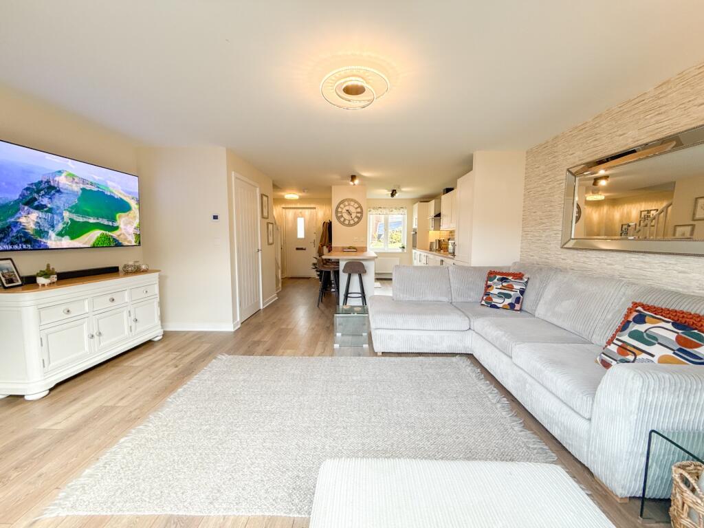 Living Room/Kitchen