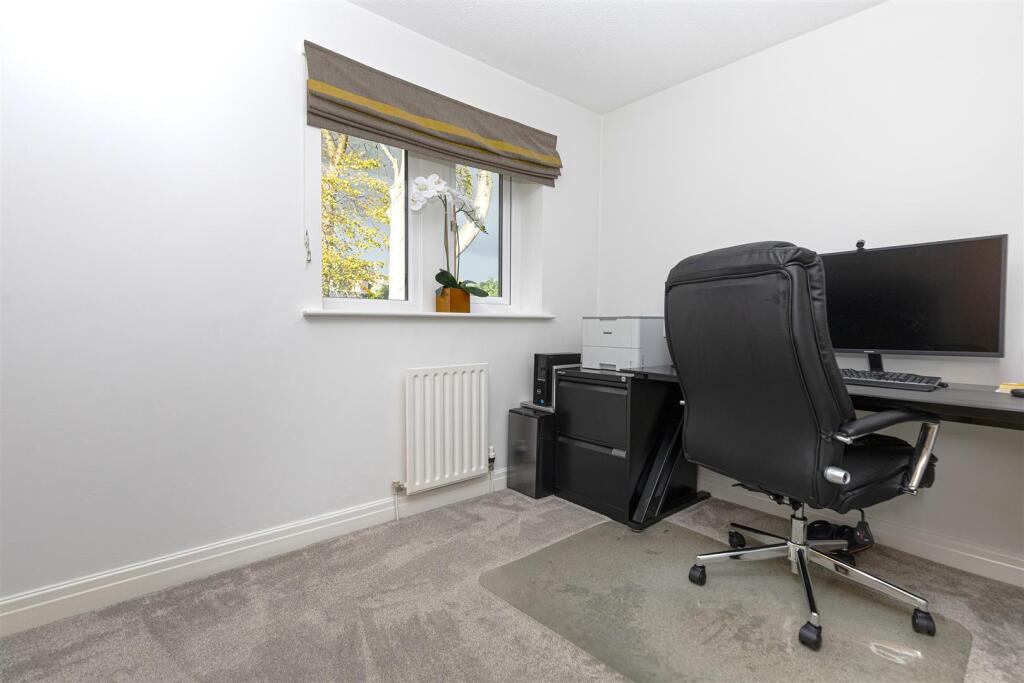 Bramleys Estate Agents - Crow Lees Gardens (30).jp