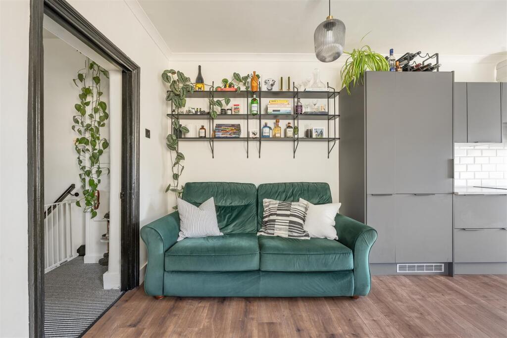Park Grove Road, E11