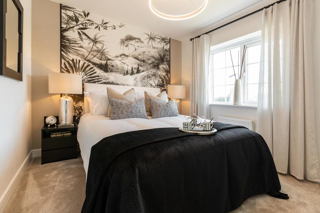 The main bedroom features an en-suite shower room