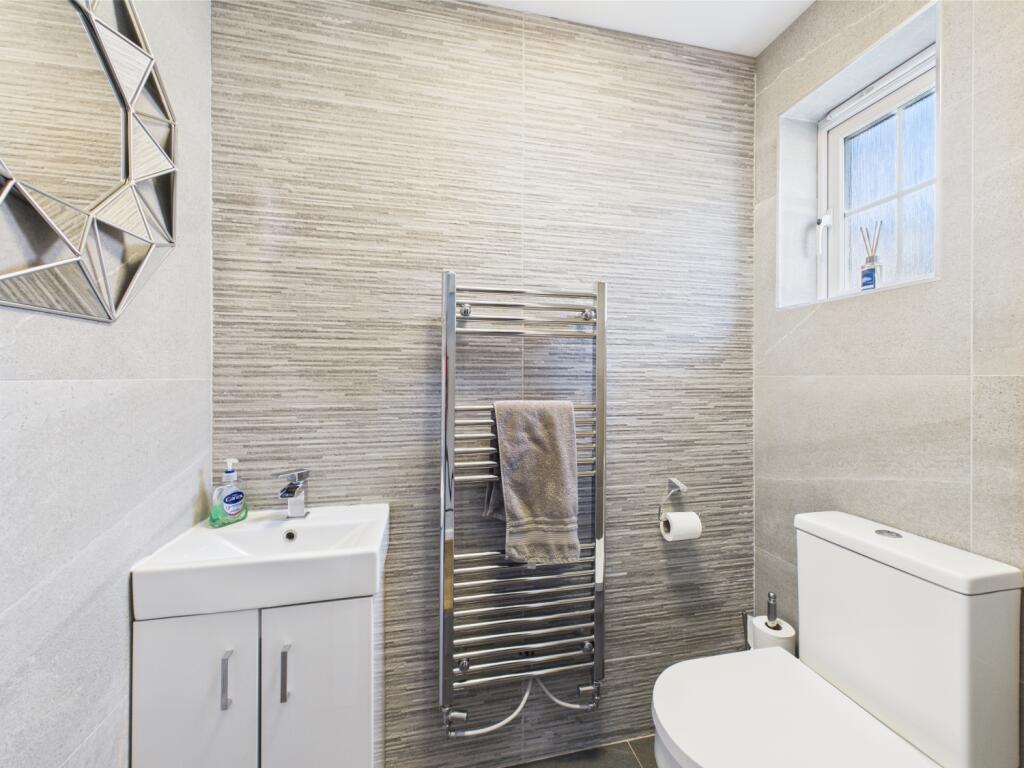 CAM03729G0-PR0041-STILL005