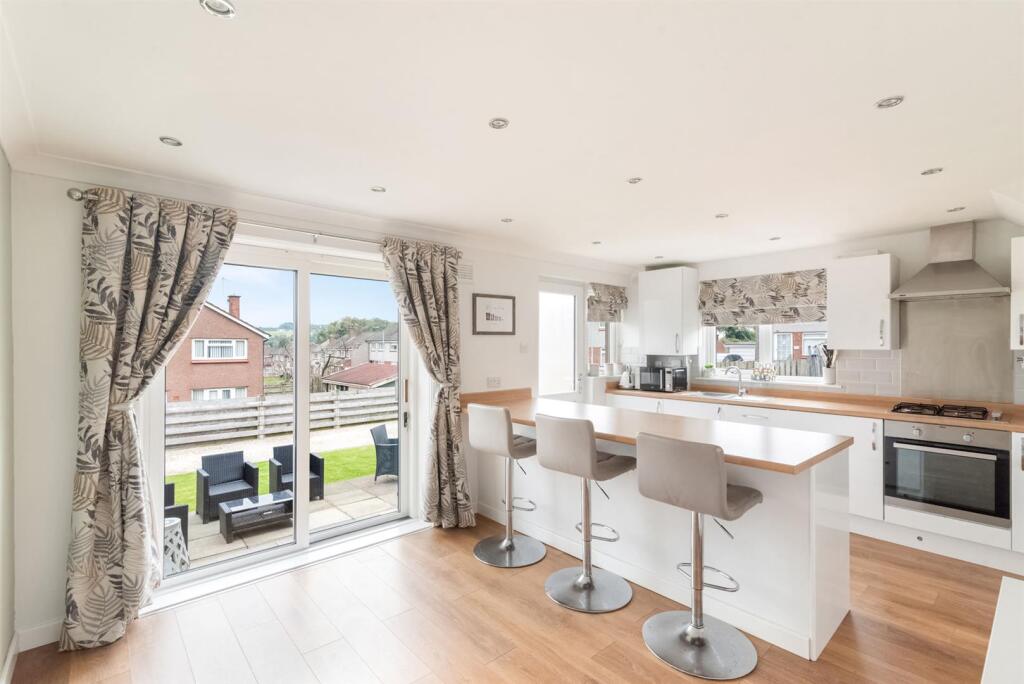 Kitchen/Dining