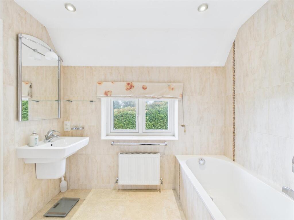 En-Suite Bathroom