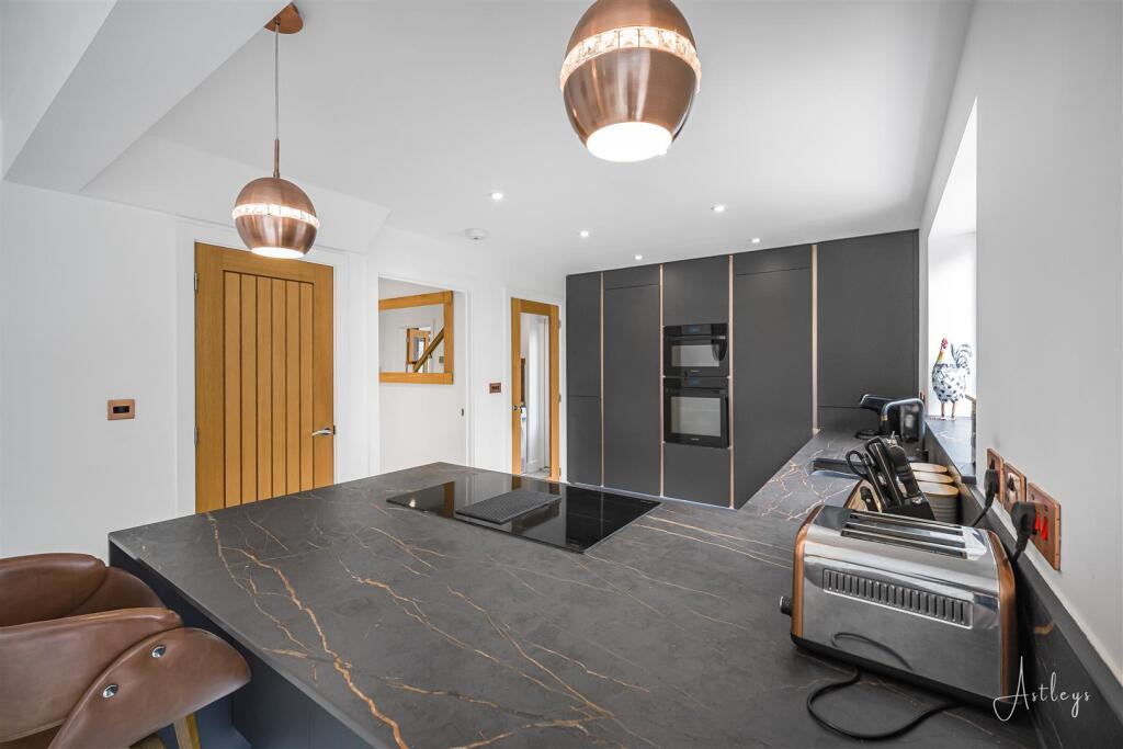 Open plan kitchen/dining area