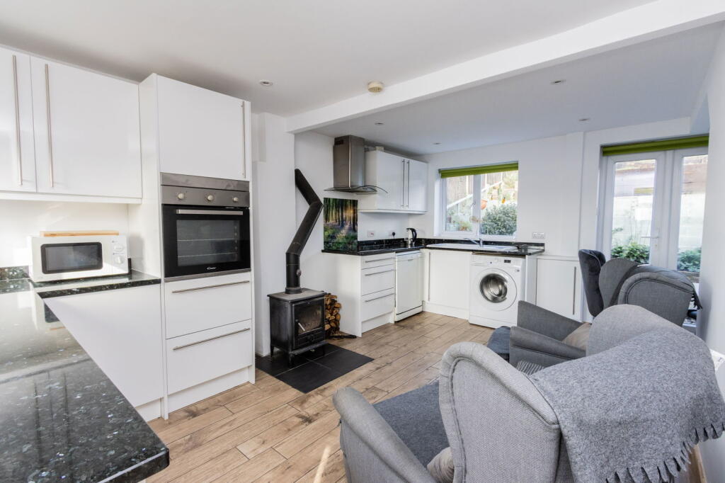 With Beautiful Countryside Views In Goudhurst