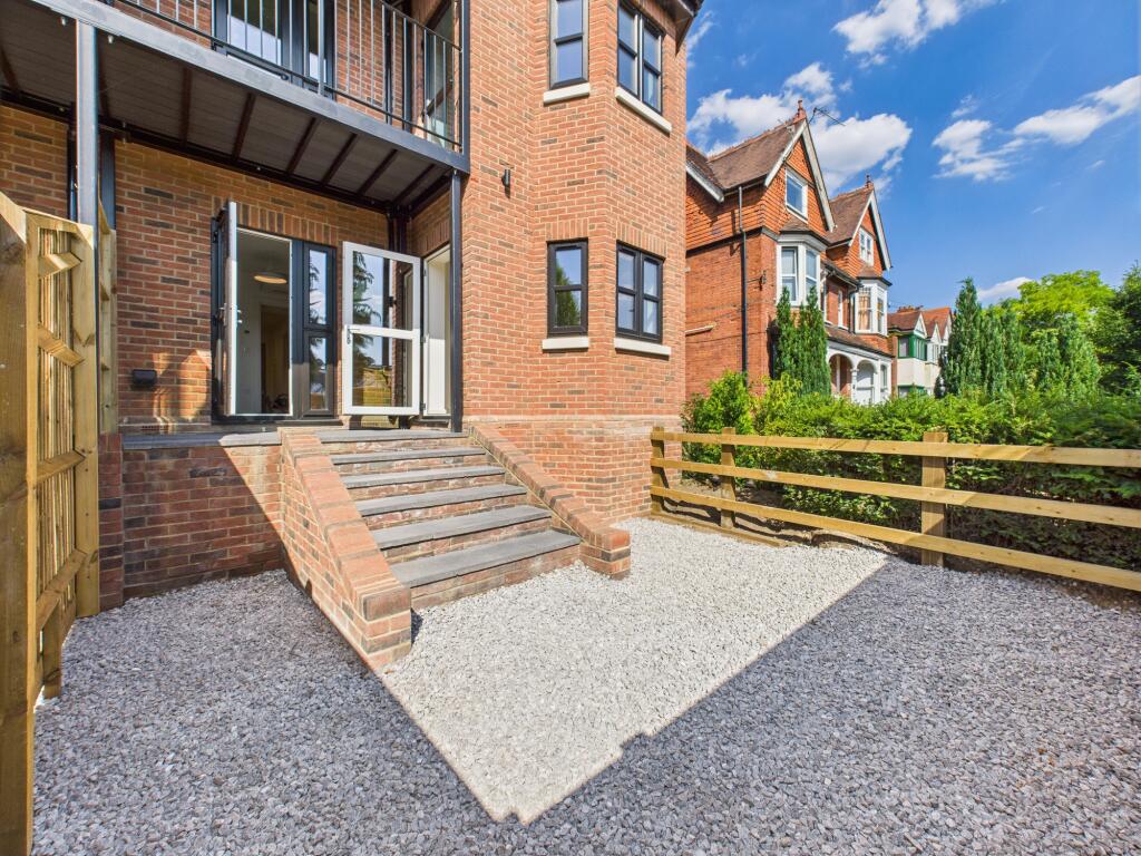 CAM02119G0-PR0434-STILL008