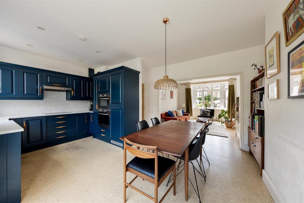 Ferndale Avenue, E17