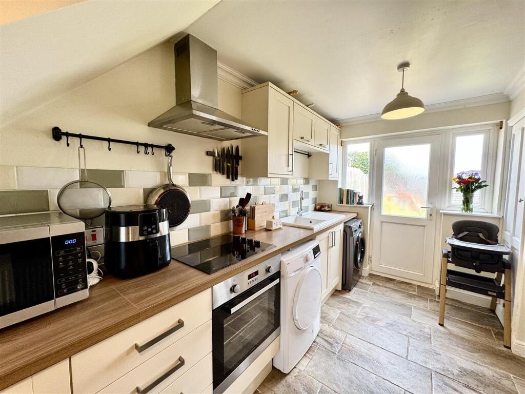 KITCHEN/BREAKFAST ROOM