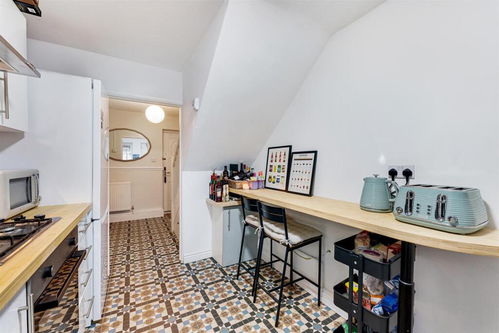 118 Coronation Drive kitchen 3.jpg