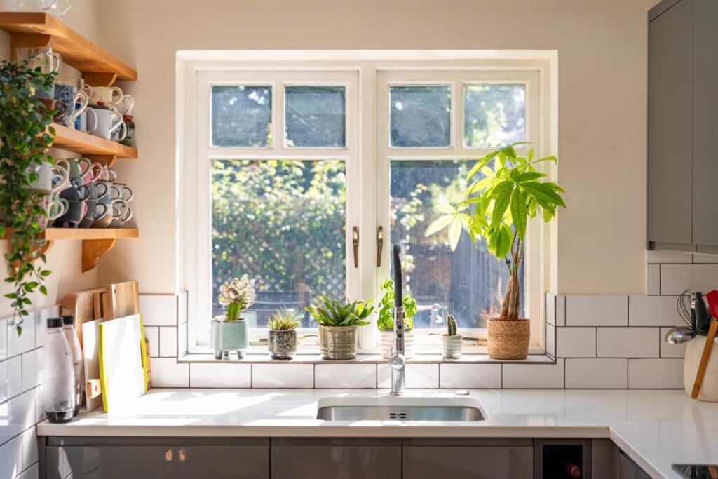 131 Kingston Road kitchen4