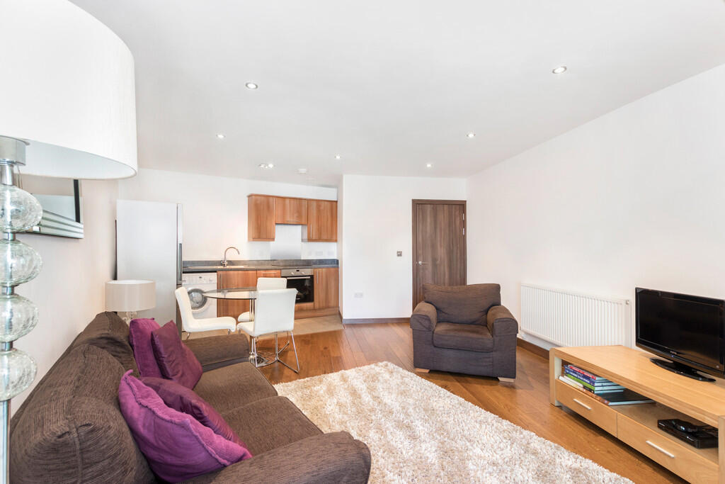 Open-Plan Main Li...