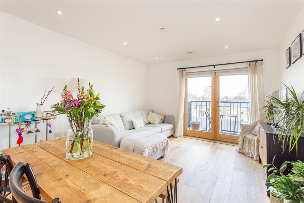 Reception/Dining Area