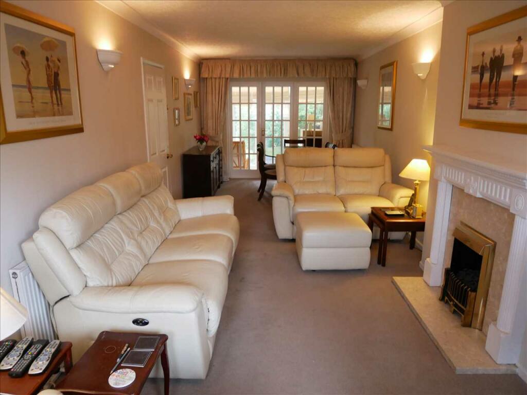Lounge/Dining Room