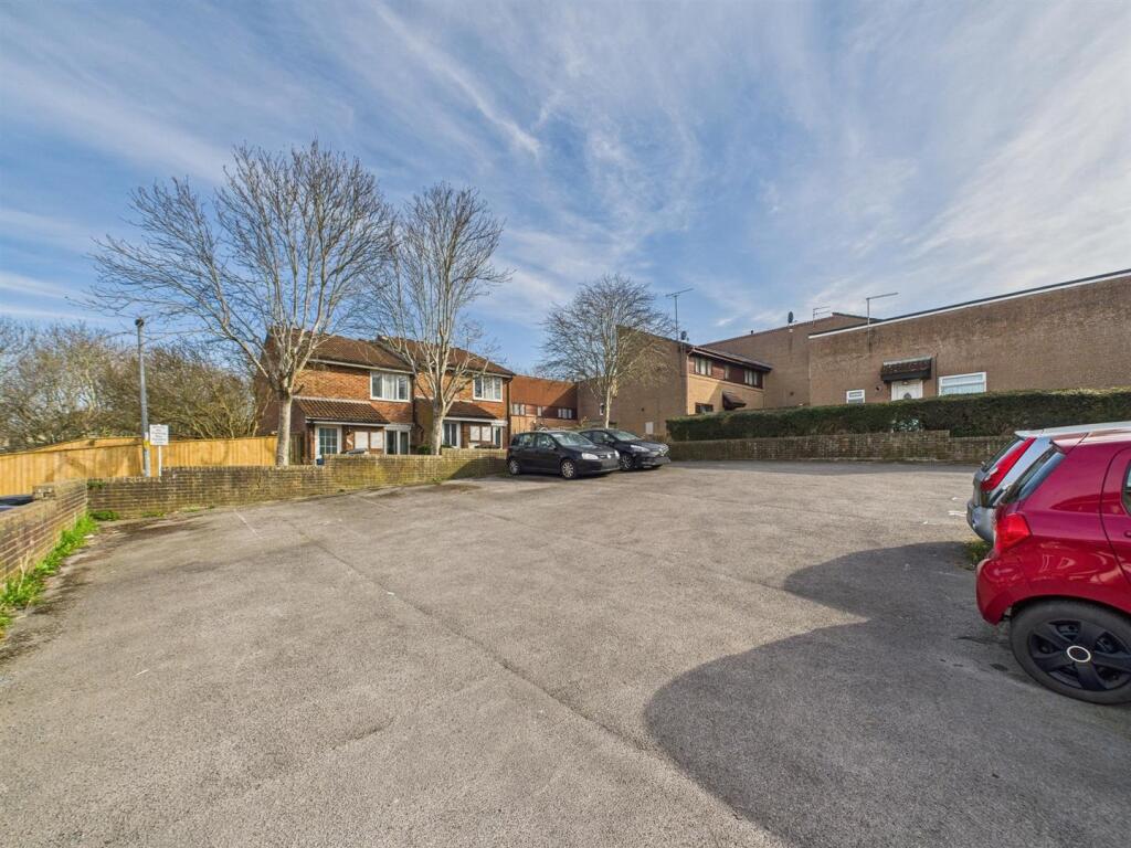 16 - One-Bedroom Flat Plus Parking In Speedwell.jp