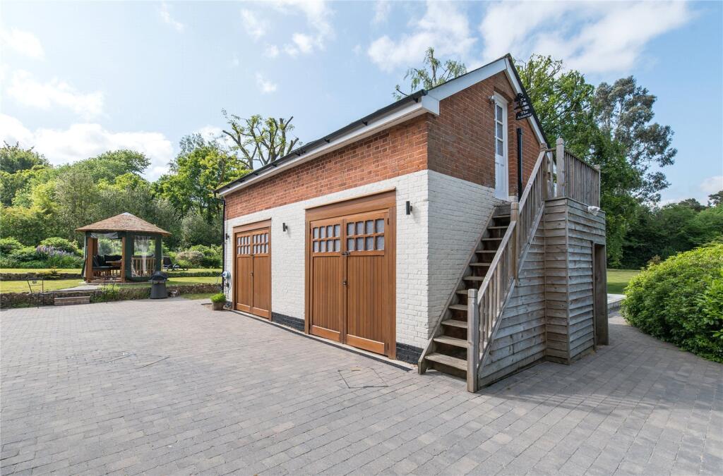 Garage &amp; Annexe
