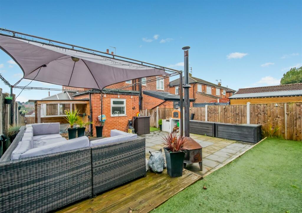 Gardens, Summer House &amp; Hot Tub:
