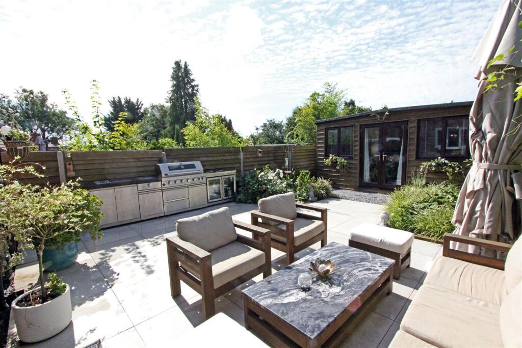IMG_3655 patio garden shed.jpg