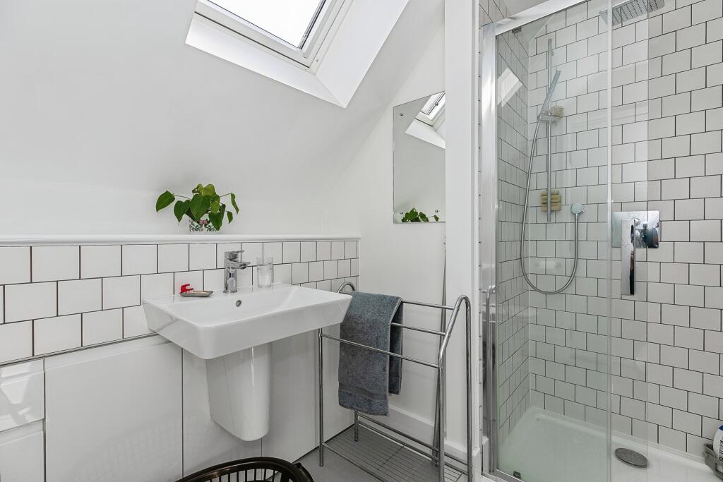 En-Suite (Top Floor)